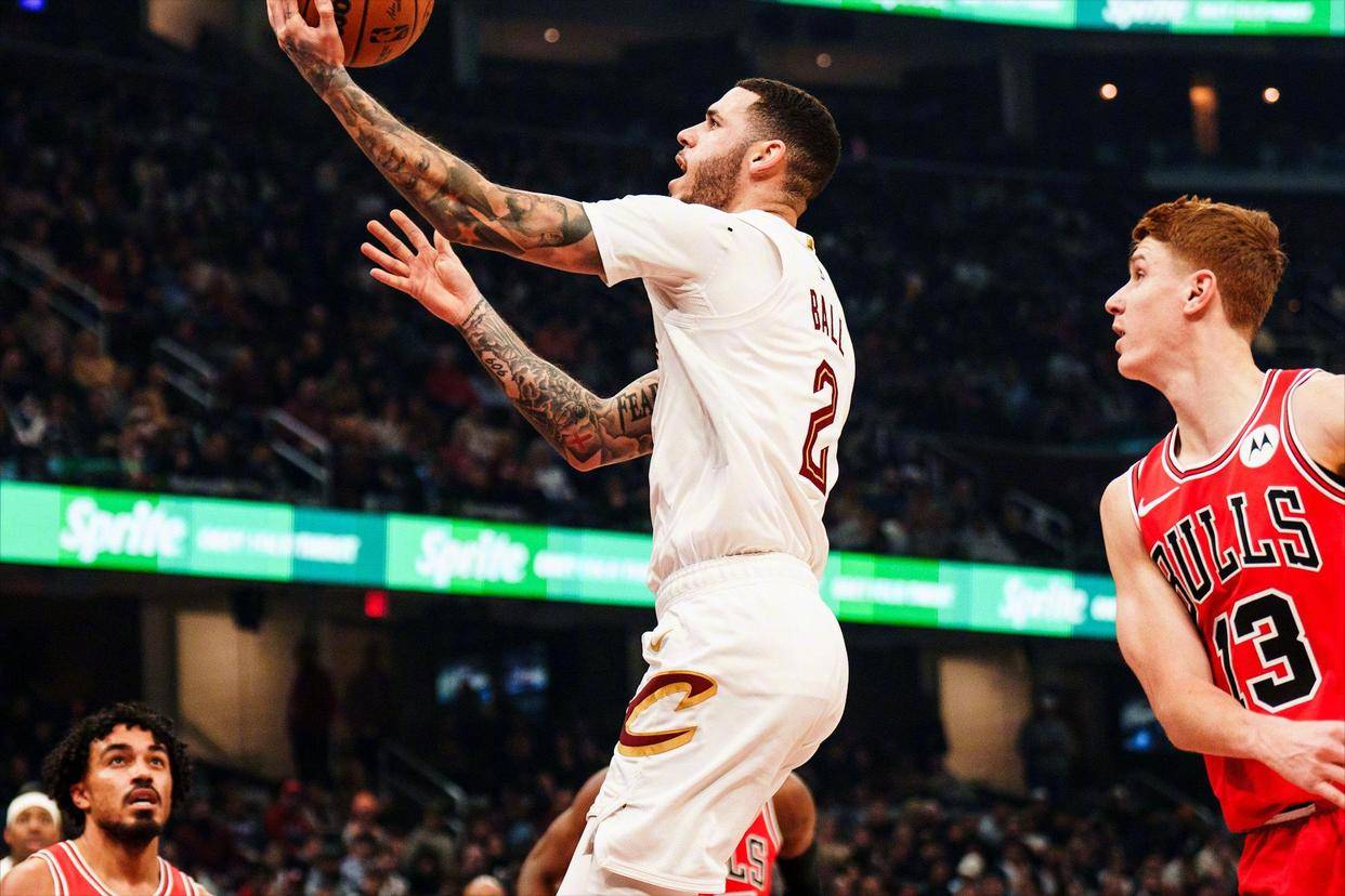 豪掷1.6亿奢侈税,11战8败主场被嘘!NBA最贵球队为何突然崩盘?