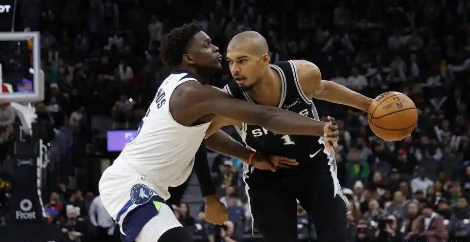 NBA全明星首发实力当之无愧,CBA全明星首发却成流量博弈的尴尬局面